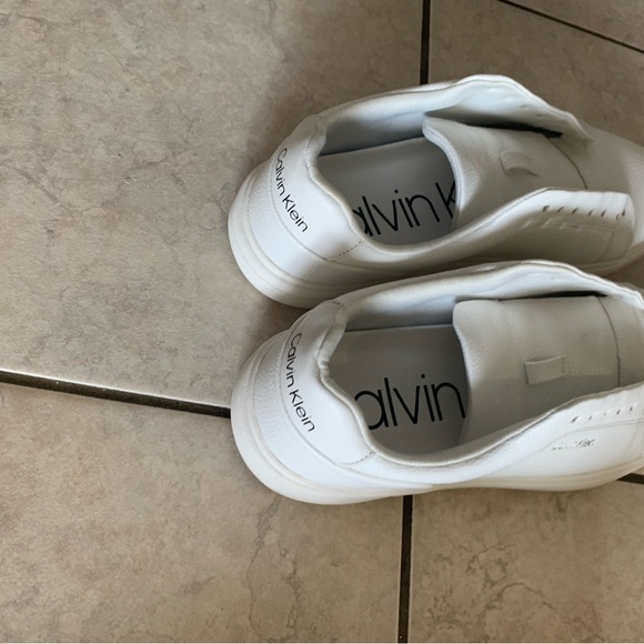 Like new Calvin Klein white sneaker - Picture 3 of 3